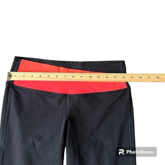 Lululemon Black Reversible Groove Crop Straight Leg Training Pants. Size 8 - Picture 6 of 8